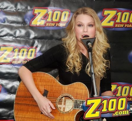 Taylor Swift — Z100 studio: Live Chat — photo 42