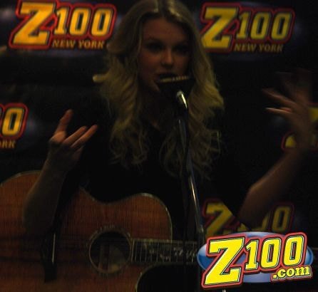 Taylor Swift — Z100 studio: Live Chat — photo 45