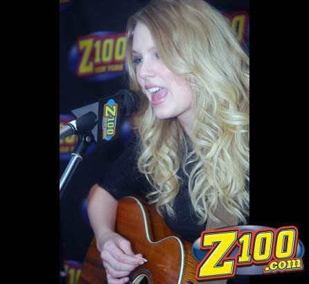 Taylor Swift — Z100 studio: Live Chat — photo 55