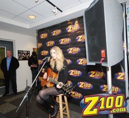 Taylor Swift — Z100 studio: Live Chat — photo 62