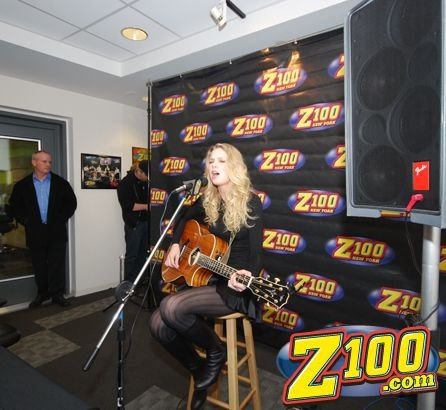Taylor Swift — Z100 studio: Live Chat — photo 64