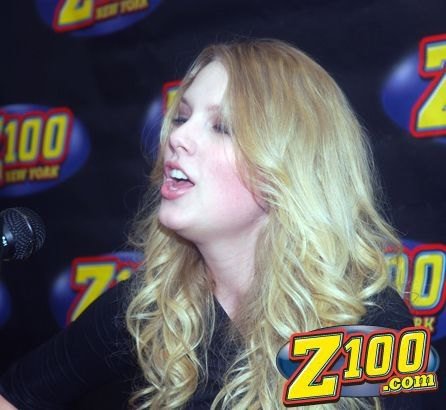 Taylor Swift — Z100 studio: Live Chat — photo 99