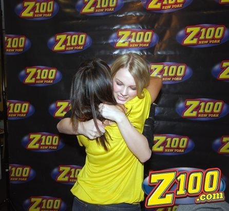 Taylor Swift — Z100 studio: Live Chat — photo 102