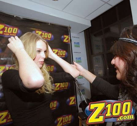 Taylor Swift — Z100 studio: Live Chat — photo 108