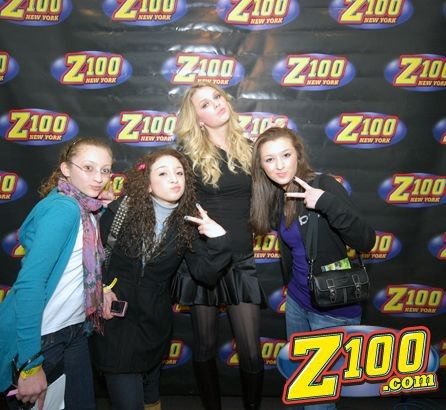 Taylor Swift — Z100 studio: Live Chat — photo 123