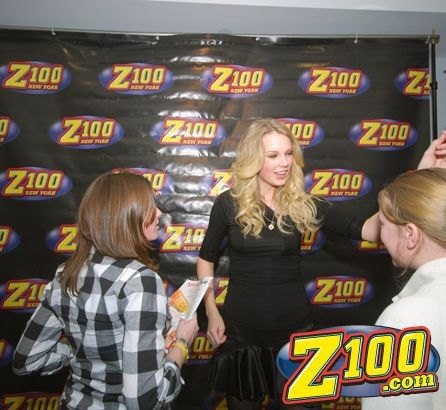 Taylor Swift — Z100 studio: Live Chat — photo 124