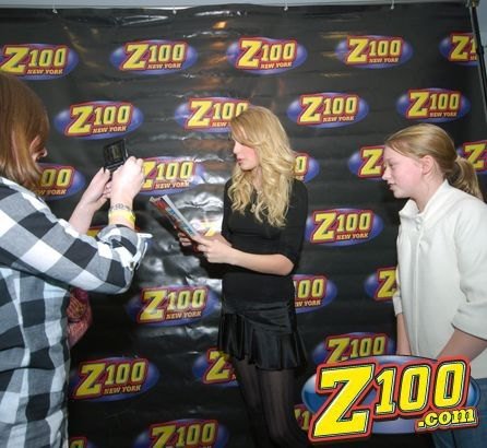 Taylor Swift — Z100 studio: Live Chat — photo 125