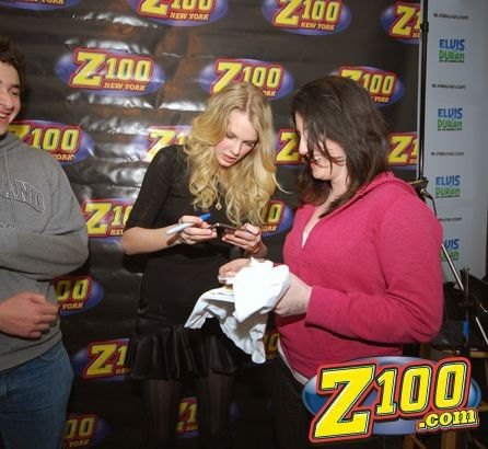 Taylor Swift — Z100 studio: Live Chat — photo 128
