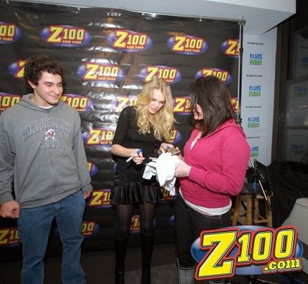 Taylor Swift — Z100 studio: Live Chat — photo 129