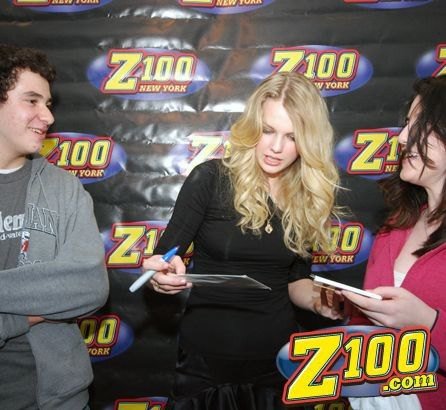 Taylor Swift — Z100 studio: Live Chat — photo 131