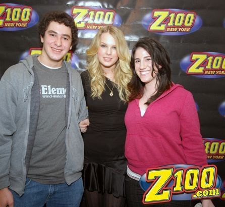 Taylor Swift — Z100 studio: Live Chat — photo 133