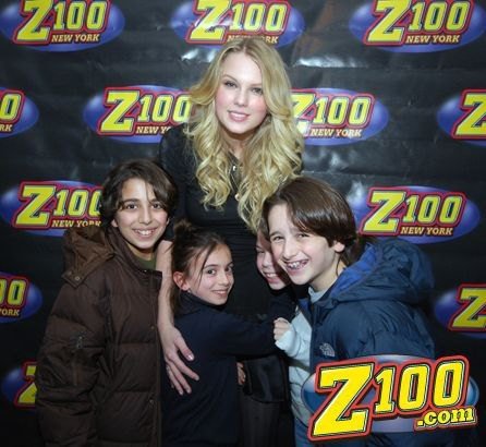 Taylor Swift — Z100 studio: Live Chat — photo 136