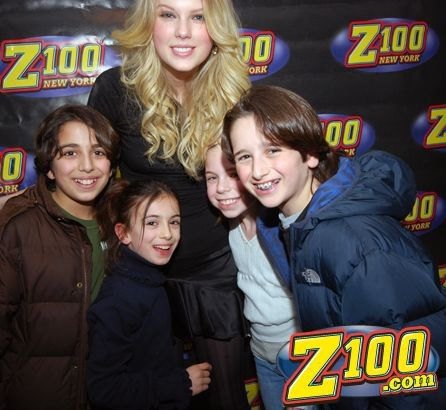 Taylor Swift — Z100 studio: Live Chat — photo 138