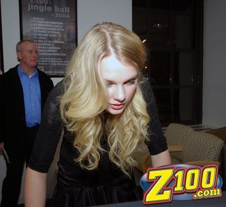 Taylor Swift — Z100 studio: Live Chat — photo 142