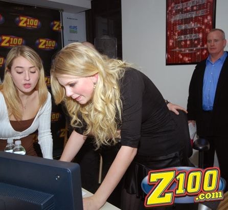 Taylor Swift — Z100 studio: Live Chat — photo 144