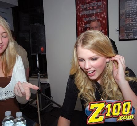 Taylor Swift — Z100 studio: Live Chat — photo 152