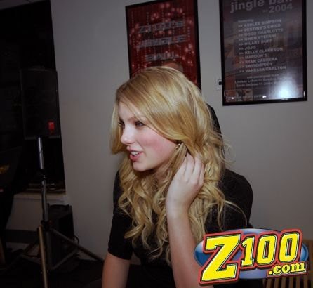 Taylor Swift — Z100 studio: Live Chat — photo 153
