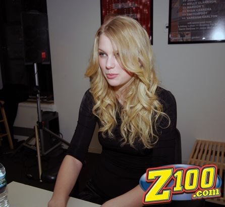 Taylor Swift — Z100 studio: Live Chat — photo 156