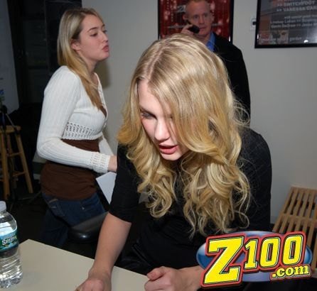 Taylor Swift — Z100 studio: Live Chat — photo 157