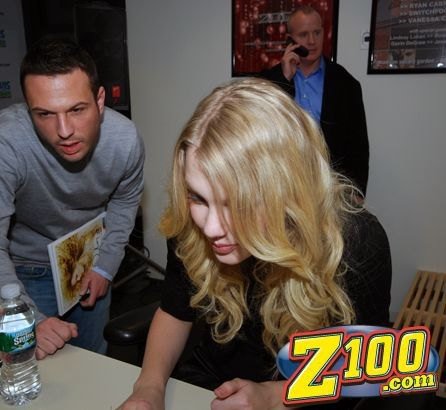 Taylor Swift — Z100 studio: Live Chat — photo 158
