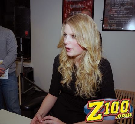 Taylor Swift — Z100 studio: Live Chat — photo 160