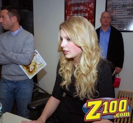 Taylor Swift — Z100 studio: Live Chat — photo 162