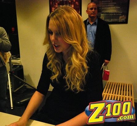 Taylor Swift — Z100 studio: Live Chat — photo 166