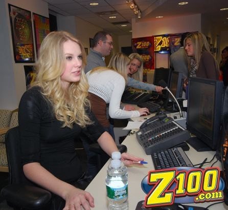 Taylor Swift — Z100 studio: Live Chat — photo 172