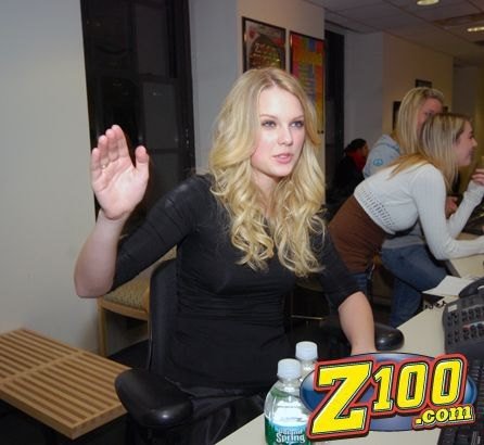 Taylor Swift — Z100 studio: Live Chat — photo 173