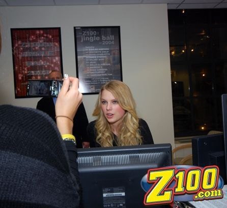 Taylor Swift — Z100 studio: Live Chat — photo 174