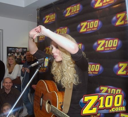 Taylor Swift — Z100 studio: Live Chat — photo 176