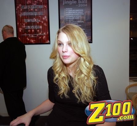 Taylor Swift — Z100 studio: Live Chat — photo 178
