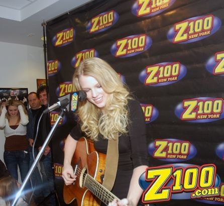 Taylor Swift — Z100 studio: Live Chat — photo 194