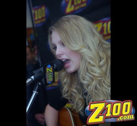 Taylor Swift — Z100 studio: Live Chat — photo 200