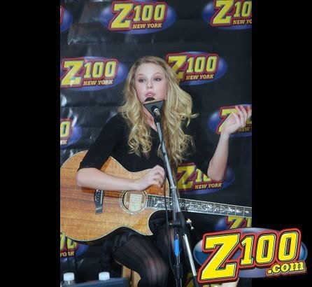 Taylor Swift — Z100 studio: Live Chat — photo 206