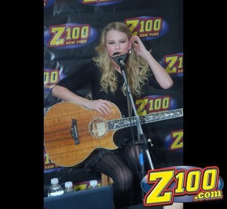 Taylor Swift — Z100 studio: Live Chat — photo 207