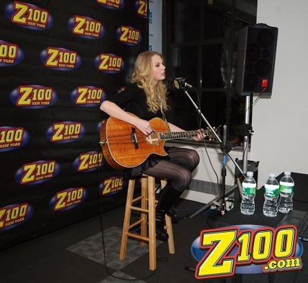 Taylor Swift — Z100 studio: Live Chat — photo 210