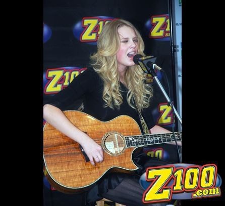 Taylor Swift — Z100 studio: Live Chat — photo 213