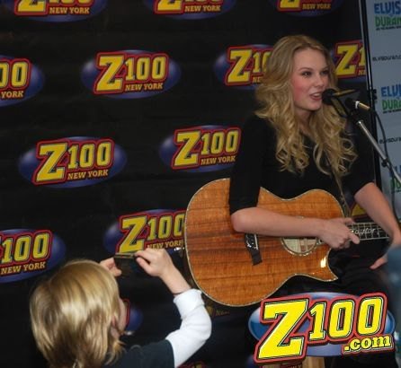 Taylor Swift — Z100 studio: Live Chat — photo 218