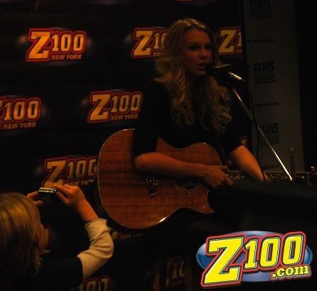 Taylor Swift — Z100 studio: Live Chat — photo 219