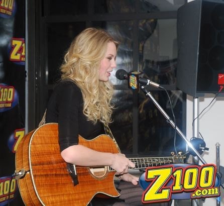 Taylor Swift — Z100 studio: Live Chat — photo 220