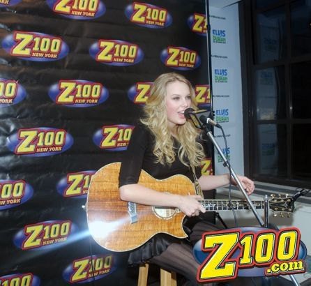Taylor Swift — Z100 studio: Live Chat — photo 224