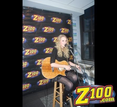 Taylor Swift — Z100 studio: Live Chat — photo 227