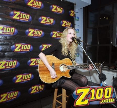 Taylor Swift — Z100 studio: Live Chat — photo 236
