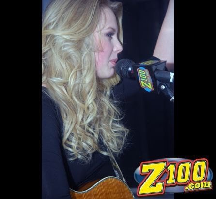 Taylor Swift — Z100 studio: Live Chat — photo 246