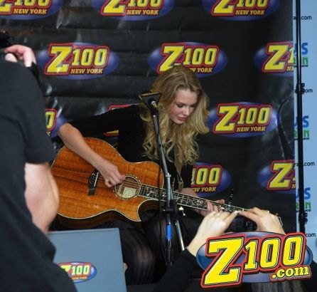 Taylor Swift — Z100 studio: Live Chat — photo 249