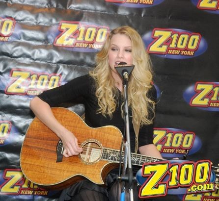 Taylor Swift — Z100 studio: Live Chat — photo 254