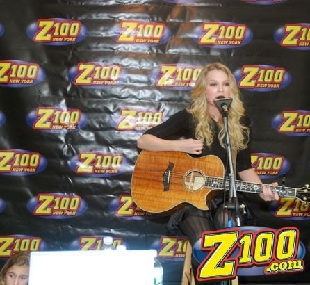 Taylor Swift — Z100 studio: Live Chat — photo 255
