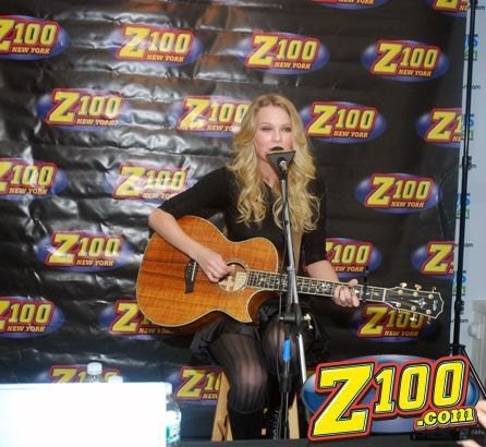 Taylor Swift — Z100 studio: Live Chat — photo 257