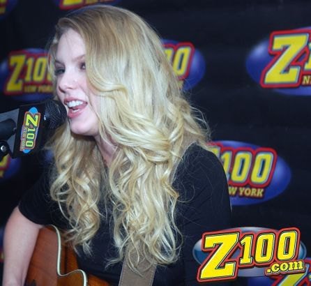 Taylor Swift — Z100 studio: Live Chat — photo 263